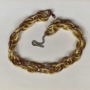 Golden bulky chain necklace